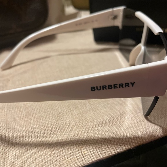 BURBERRY BE4291 Unisex Sunglasses - Picture 6 of 11